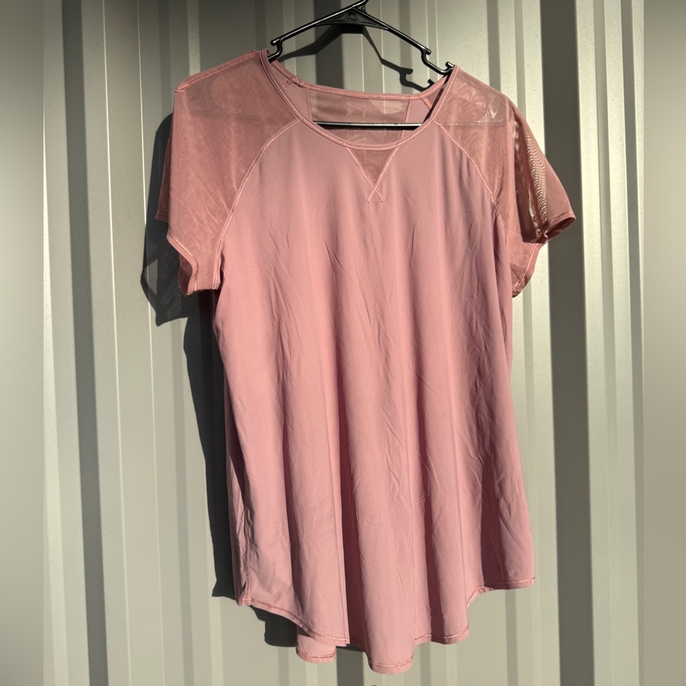 Lululemon Mix and Mesh TShirt, dusty rose/ purple color